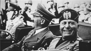 Tutte le volte che Berlusconi ha esaltato le doti di Benito Mussolini