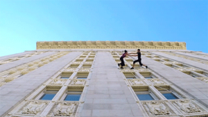 Ballare il valzer... per aria - VIDEO