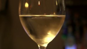 La Puntata di Report di lunedì 14 novembre: la qualità del pane e delle farine, la battaglia sul Prosecco e il traffico dei farmaci