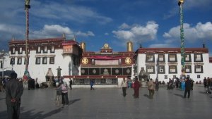 Stop alla distruzione di Lhasa. Un appello a William Hague e Kishore Rao