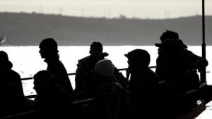 Italia assassina. Rapporto UE rivela: "Ha lasciato morire 63 migranti in mare"