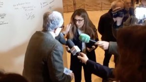 Prodi ammette di aver tirato i capelli alla giornalista e