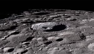 cannone lunare superficie luna paesaggio desertico crateri illuminazione drammatica