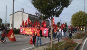 In corteo per i lavoratori Haier. Campodoro - (PD)