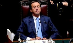 Fini: “Ipotizziamo di tagliare le spese della Camera del 5% in 3 anni”. Che sforzo!
