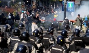 Belgrado scontri in occasione del Gay Pride, decine di feriti e arresti
