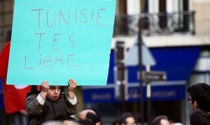 Tunisi, donne e universitari manifestano per difesa diritti e laicità
