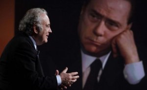 Berlusconi non scende in piazza: teme forse il deserto?