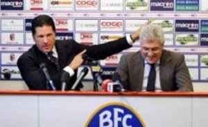 Bologna: il candidato Cazzola come un guappo