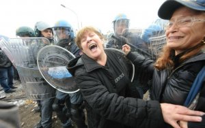 Terzigno, l'abuso della forza si basa su un decreto scaduto