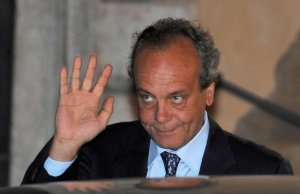 Immunità, assenze, gatti parlanti e problemi rettali: Nitto Palma lo ricordiamo così