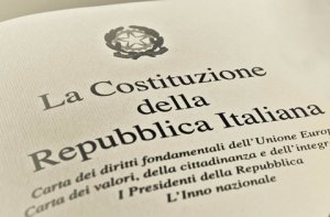 Riforme Costituzione. Guida contro i luoghi comuni