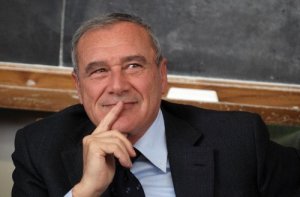 Pietro Grasso: "Darei un premio a Berlusconi per la lotta alla mafia"