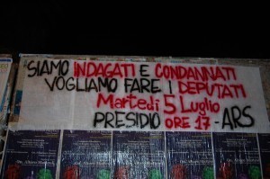 Palermo, striscioni antideputati affissi nella notte