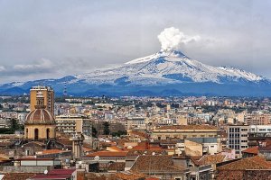 A Catania evacuati i residenti per i botti di sant'Agata: la clericalata della settimana