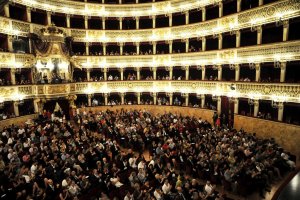 Robert Lepage inaugura la quarta edizione del NTFI con "Le Dragon bleu"