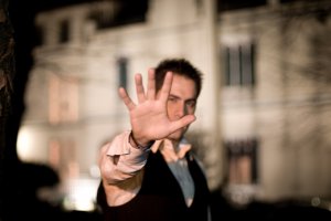 "Vi leggo nel pensiero, tra illusioni e psicologia". Segreti e confessioni di un mentalista