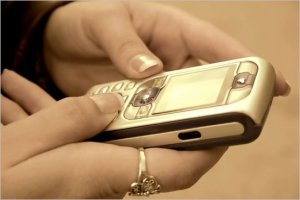 Arriva la tassa sugli sms per finanziare la Protezione civile