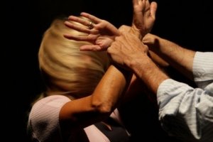 Morire a 17 anni per mano di un uomo. Il problema irrisolto della violenza sulle donne