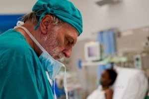 Garantire in Italia cure gratuite a chi non può averle: questo l'obiettivo di Emergency, sosteniamolo tutti