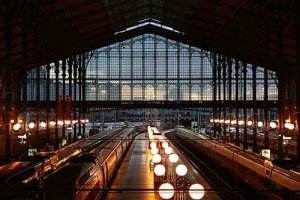 Parigi. Lavoratori di colore cacciati dalla Gare du Nord per l'arrivo del presidente israeliano