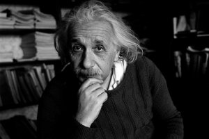 Trovata la Bibbia di Albert Einstein: « Fonte di saggezza »