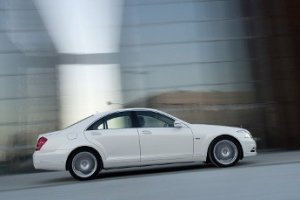Mercedes debutta l'ibrido di lusso