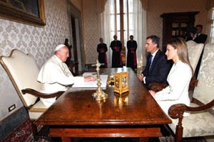 Felipe Letizia con Papa Francesco al Vaticano