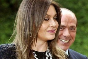 Dalla democrazia alla "mignottocrazia". Veronica Lario non ci sta e divorzia
