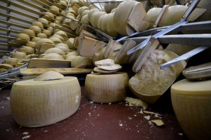 Comprare Parmigiano Reggiano danneggiato dal terremoto. Fate così...