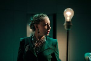 Iaia Forte in scena alla Sala Assoli di Napoli con "Interno Familiare"