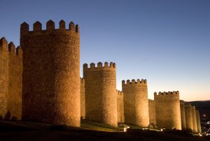 Ruta N-VI - Mura di Ávila (Castiglia e Leon) ©Ente Spagnolo del Turismo-Turespaña
