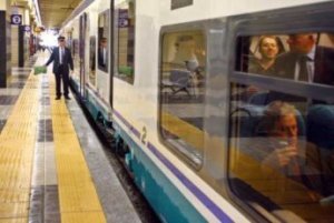 Meno treni per i pendolari. E la Regione?