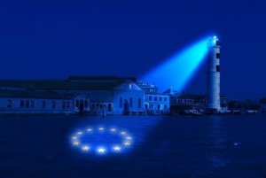 Anche le direttive UE contro Berlusconi. Ma spunta una leggina salva-premier
