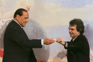 Polemica di Ferragosto, Bossi a Brunetta: "Nano, non romperci i cog...ni"