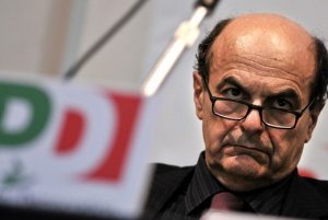 Unioni gay, Bersani: "Serve una legge, ma non si parli di matrimonio"
