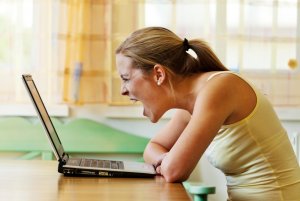 Violenza verbale sui Social Network. A questo punto aboliamo i bar