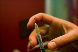 Con l'operazione cambia sesso. Poi decide di morire