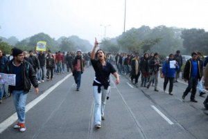 Stupri in India: “Una brava ragazza non vaga alle nove di sera a fare cose sbagliate”
