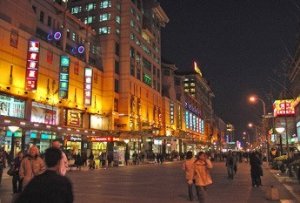 Tre uomini si danno fuoco in Wangfujing
