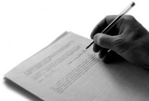 Un prete denuncia Cossiga per istigazione a delinquere