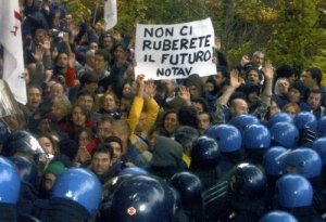 No Tav: ancora scontri. Ferito manifestante, grave ma fuori pericolo