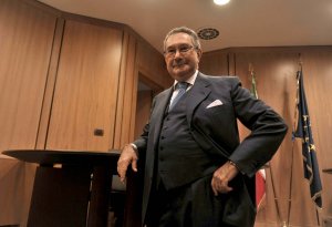 Berlusconi: con Coppi la legge vince "La putain respecteuse"