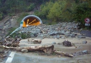 Italia, affogata nel cemento prima e nell'acqua dopo