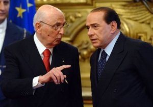 Durissima reazione di Napolitano in difesa delle sue prerogative. La panzana della "Costituzione materiale"
