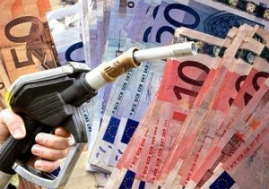 Costi auto: nel 2011-2012 aggravi per 941 euro sulle spalle dei consumatori