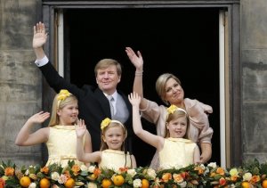 Olanda: il popolo in festa per il nuovo re