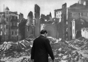 Berlusconi lascia un'Italia in macerie. Le cause? E gli auspici futuri?