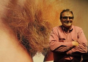 Toscani, la «sineddoche della violenza» e la «vagina politica»
