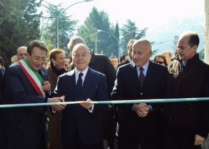 L'Aquila, vergognoso premio a Gianni Letta per impegno post terremoto